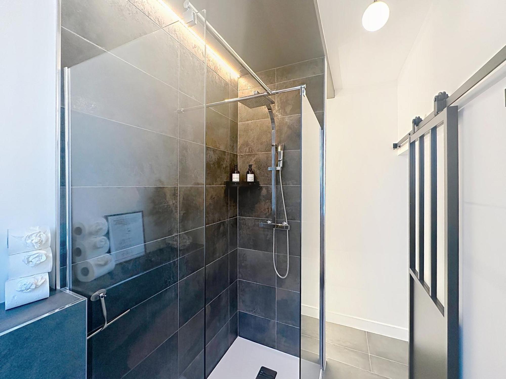 So Guest, Clou Dans Le Fer, Modern Suite Near Cathedral Reims Exterior foto